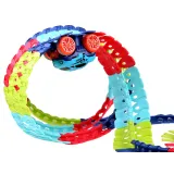 prezentacja toru o długości 4 metry z zakrętami i zjazdami