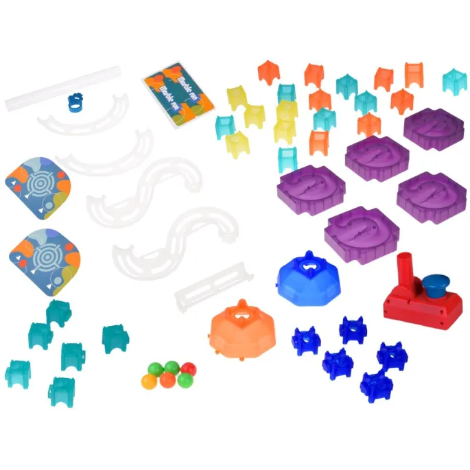 zbliżenie na kolorowe elementy toru kulkowego marble run diy