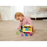 zbliżenie na detal kampera z zestawu świnka peppa tata