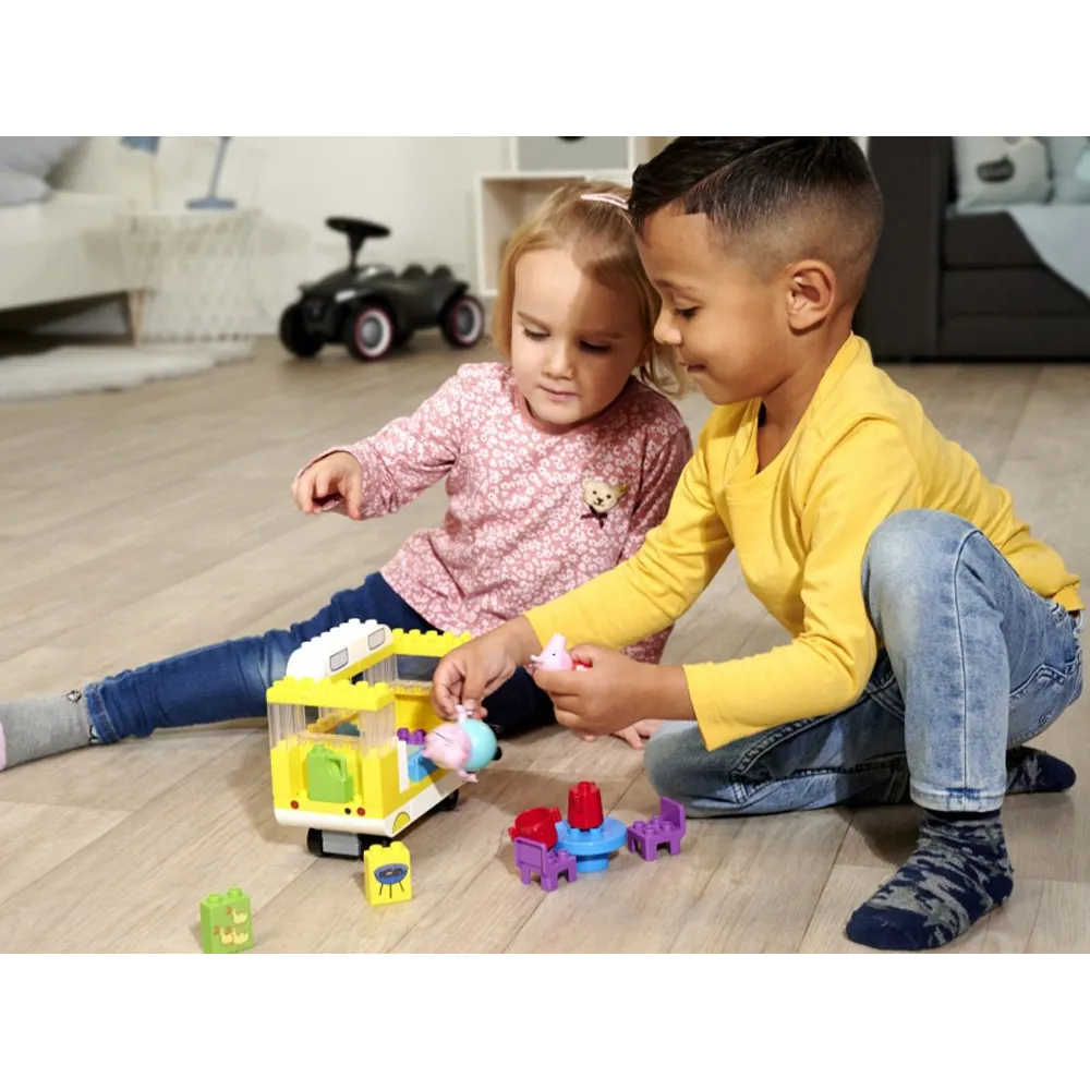 kolorowe elementy zestawu na jasnym tle