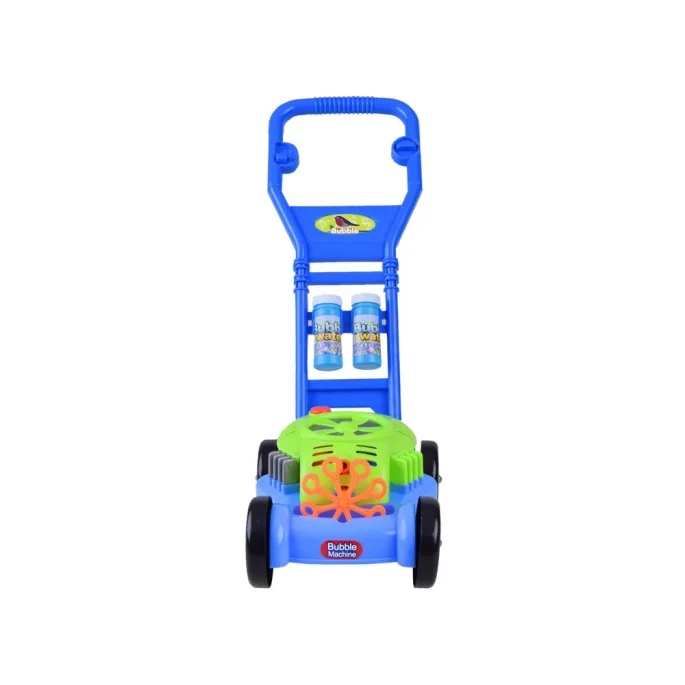 Kolorowe bańki unoszące się za kosiarką podczas zabawy