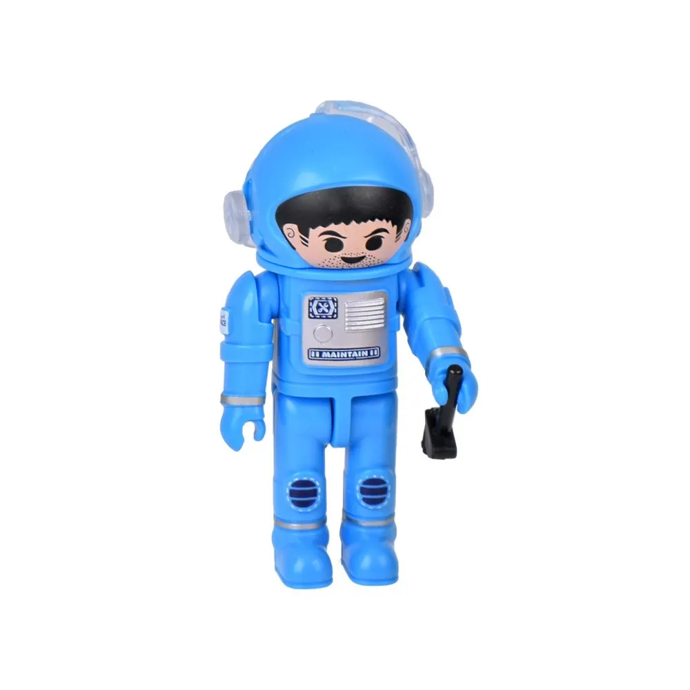 figurka astronauty w niebieskim kombinezonie w pojazdzie