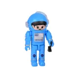 figurka astronauty w niebieskim kombinezonie w pojazdzie