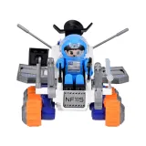 widok całego zestawu łazik i astronauta z przodu