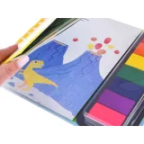 strony książeczki z ilustracjami dinozaurów