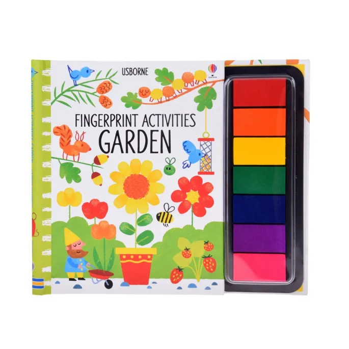 detal z odbitymi liśćmi i śladami palców na kartce