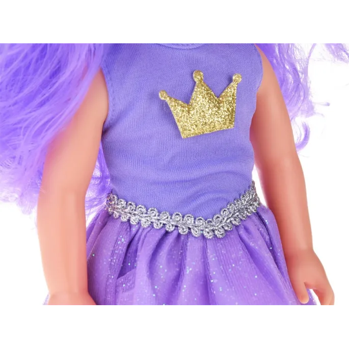 Królowa Fioletu pozująca z szerokim uśmiechem