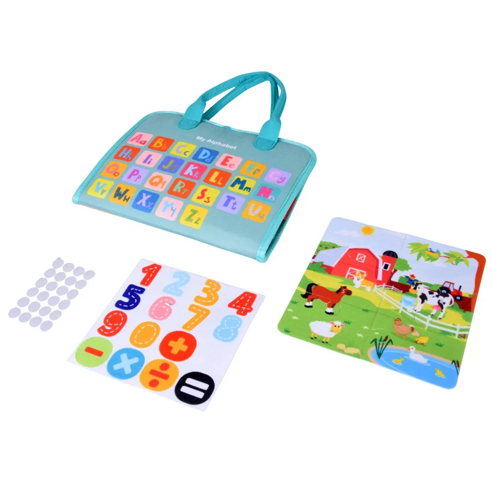 Widok całej książki rozłożonej z rozmaitymi aktywnościami sensorycznymi