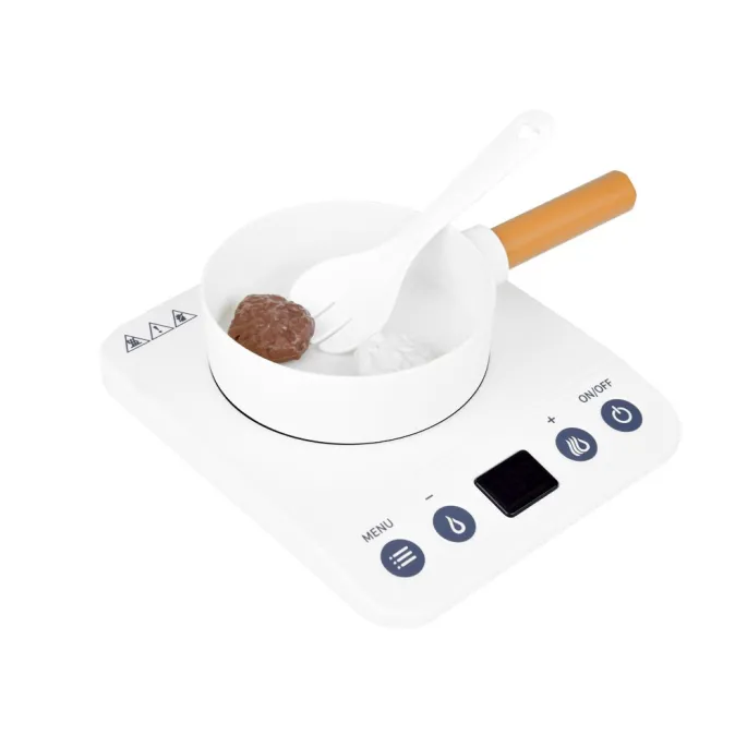 kolorowe warzywa do krojenia na desce kuchennej