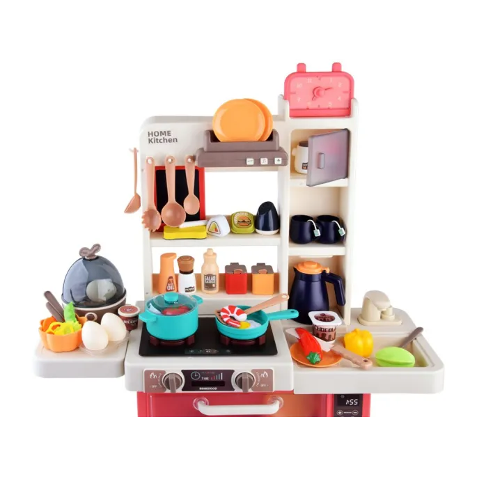 lodówka i blat roboczy kremowo-różowej kuchni