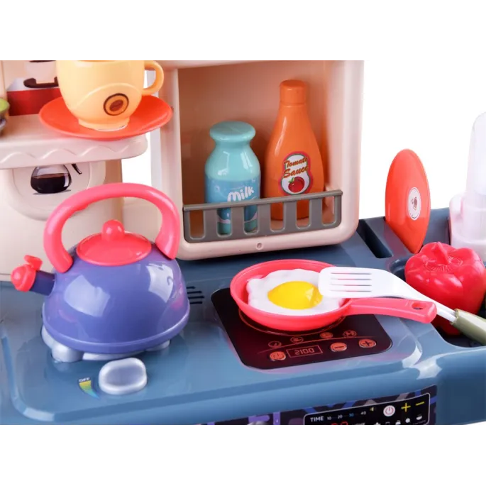 widok na piekarnik z otwartymi drzwiczkami i akcesoriami w środku