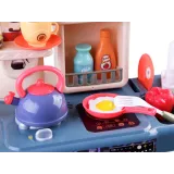 widok na piekarnik z otwartymi drzwiczkami i akcesoriami w środku