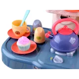 przykład akcesoriów kuchennych: talerze, filiżanki, patelnia i sztućce