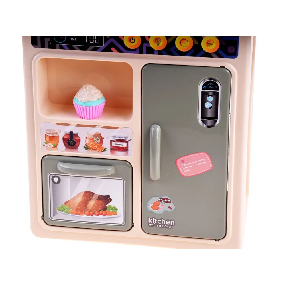 warzywa, babeczki i jajko sadzone jako elementy zestawu dla dzieci