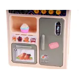 warzywa, babeczki i jajko sadzone jako elementy zestawu dla dzieci