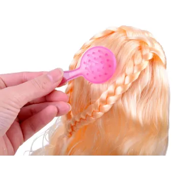 Materiałowe butki podkreślające zimowy charakter Adrianny