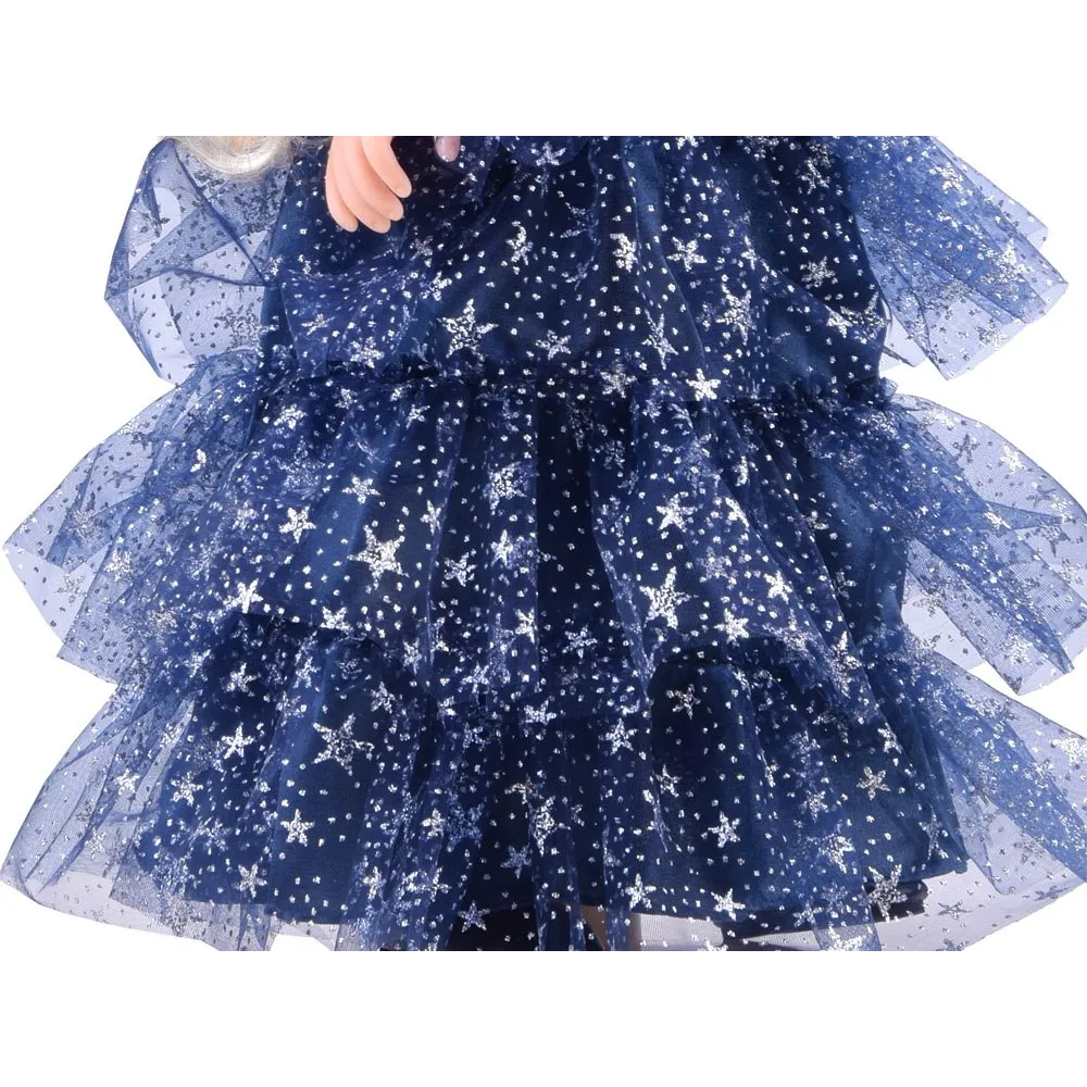 Ruchome kończyny lalki Ariana prezentujące różne pozy