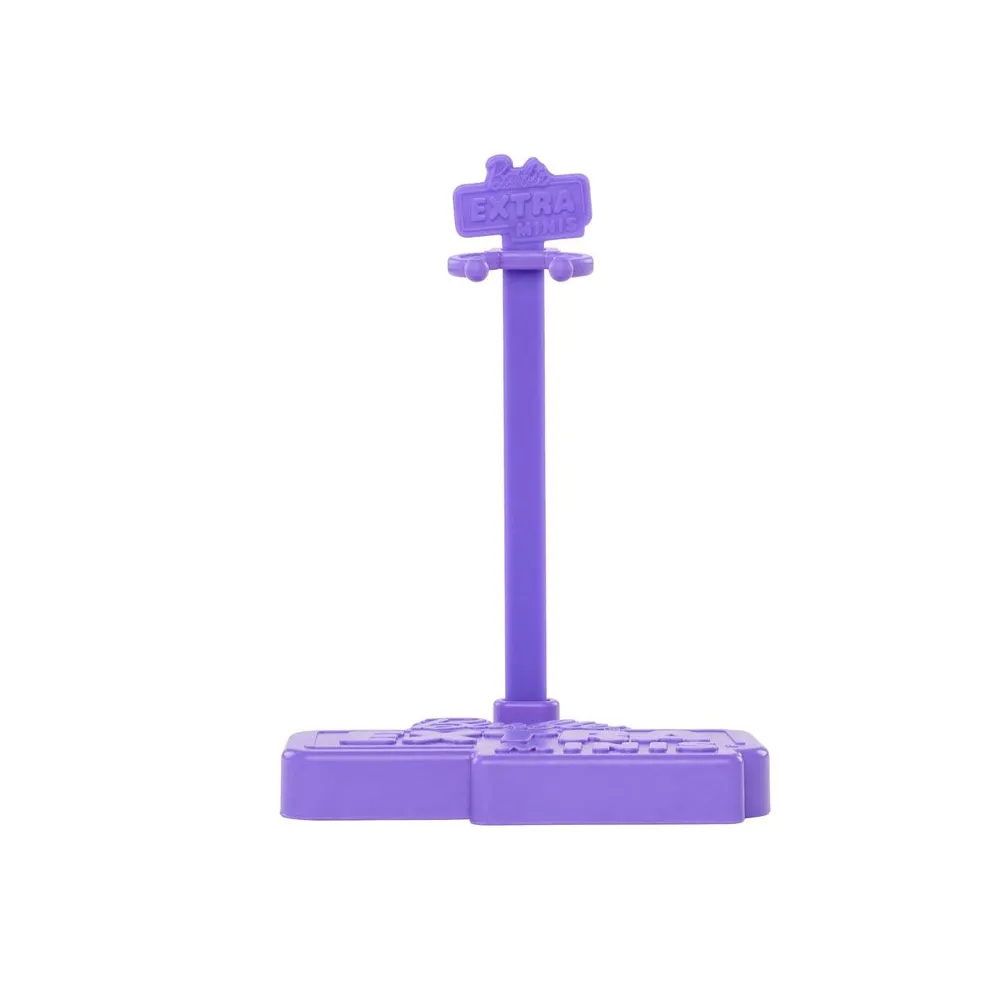 Szczegółowe zdjęcie złotych dodatków i torebki w kształcie diamentu