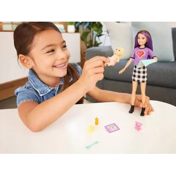 Lalka Skipper z długimi ciemnymi włosami oraz fioletowymi pasemkami