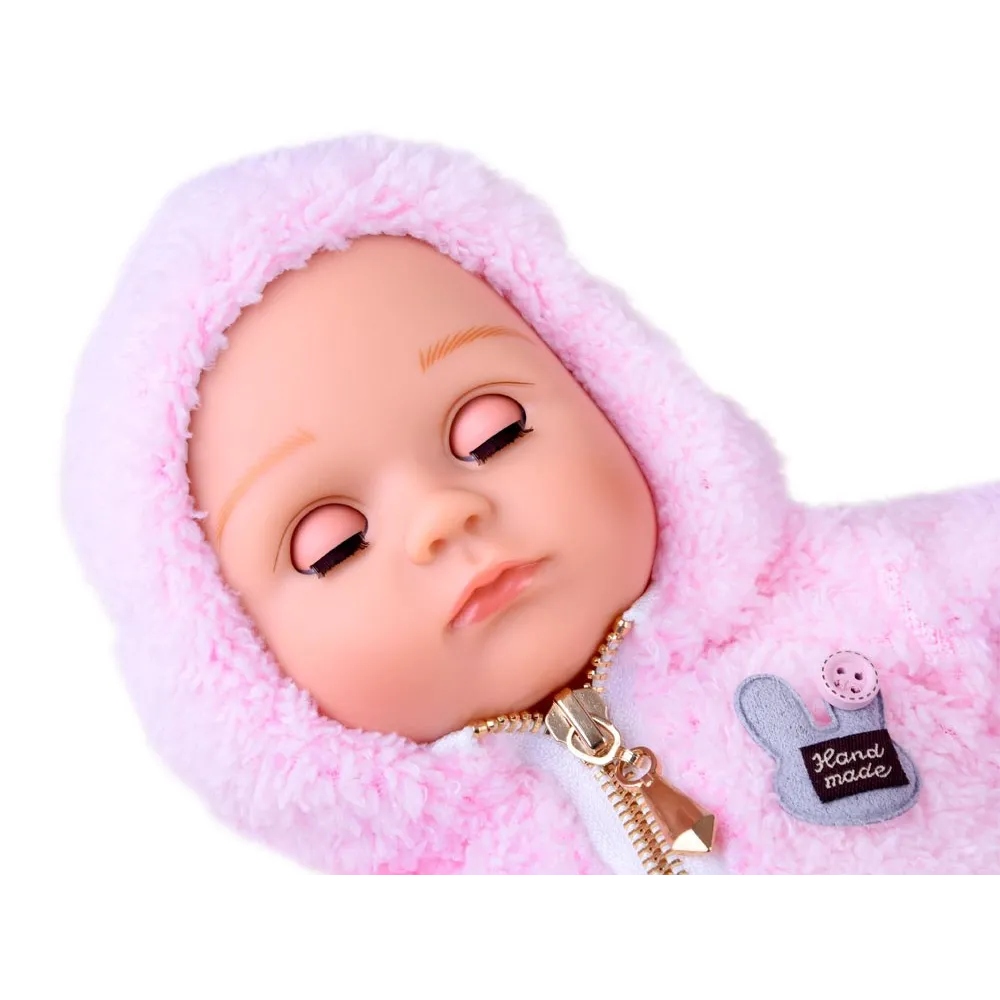 Lalka w zestawie z pieluszką do zabawy