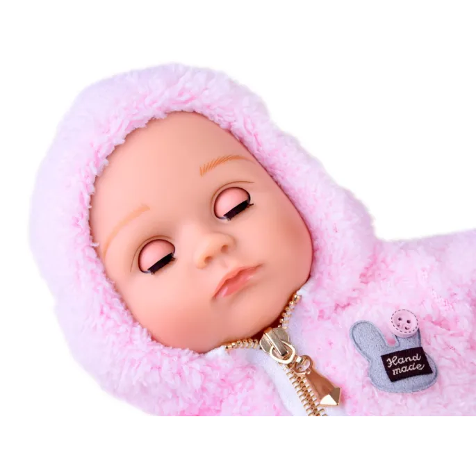 Lalka w zestawie z pieluszką do zabawy