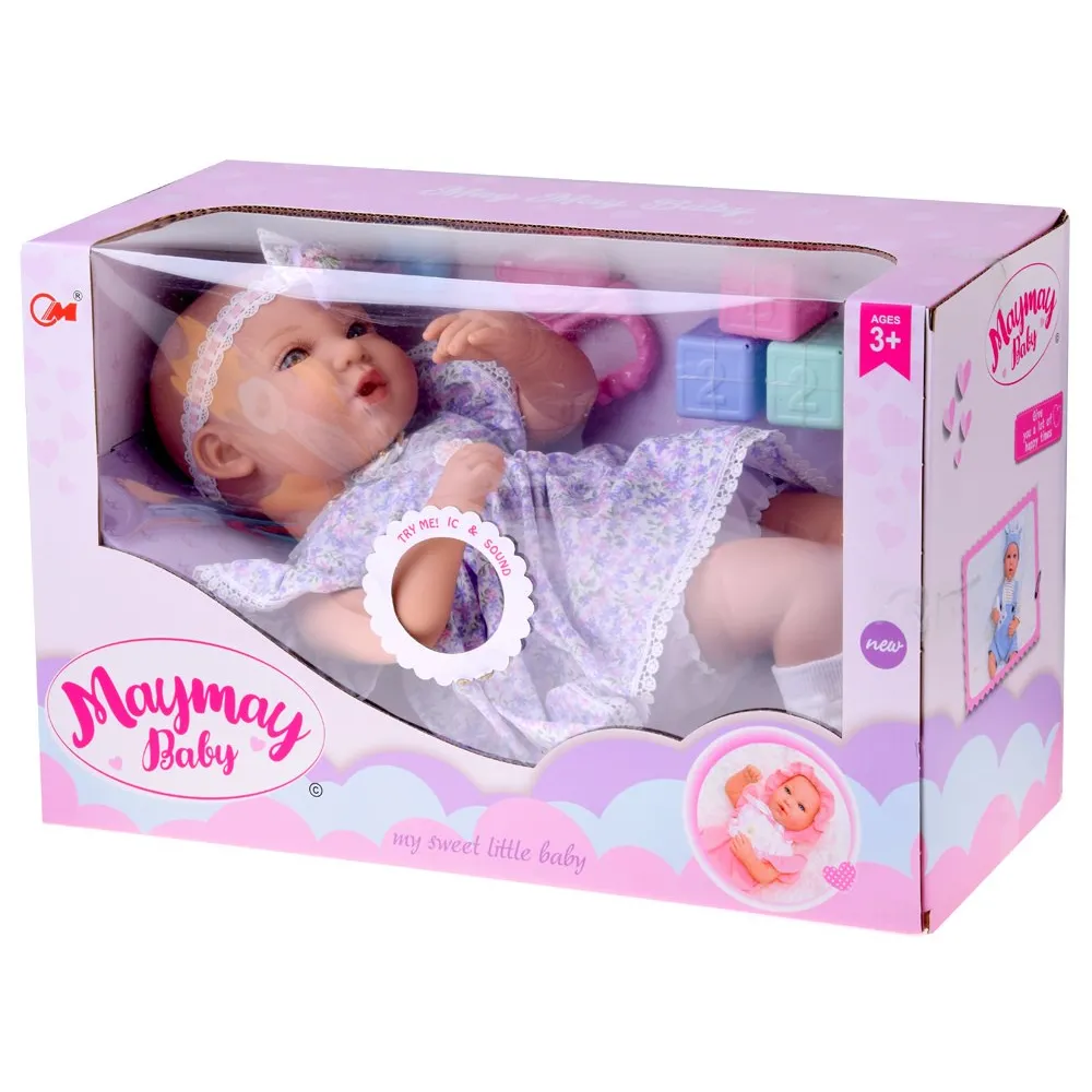 Widok całej lalki z dołączonymi akcesoriami do zabawy