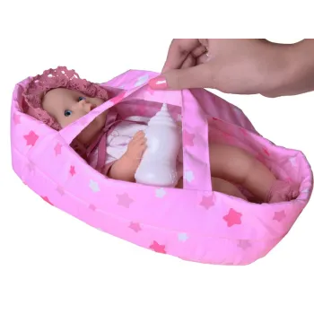 lalka bobas w ubranku w króliczki siedząca w nosidełku