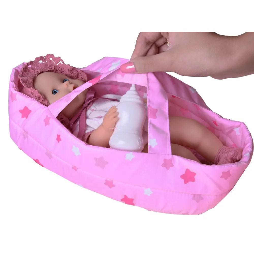 lalka bobas w ubranku w króliczki siedząca w nosidełku