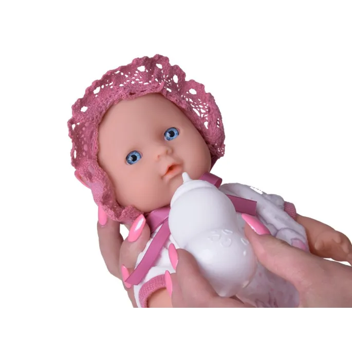 widok lalki w gumowym wykończeniu z ruchomymi kończynami