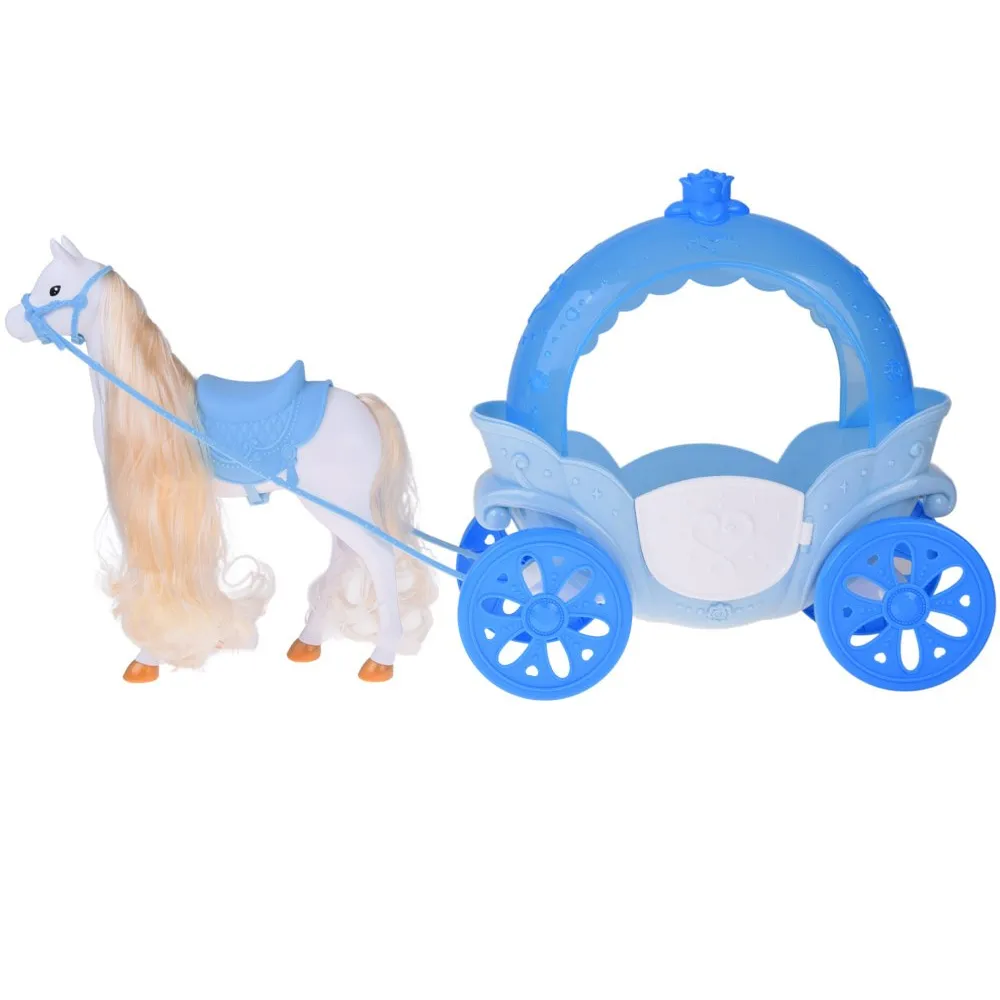 Biały koń z ozdobnym siodłem i błękitną uzdą