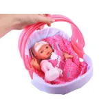 Zestaw lalki i akcesoriów przygotowany do przenoszenia