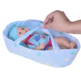 Ruchome kończyny lalki umożliwiają różne pozycje podczas zabawy