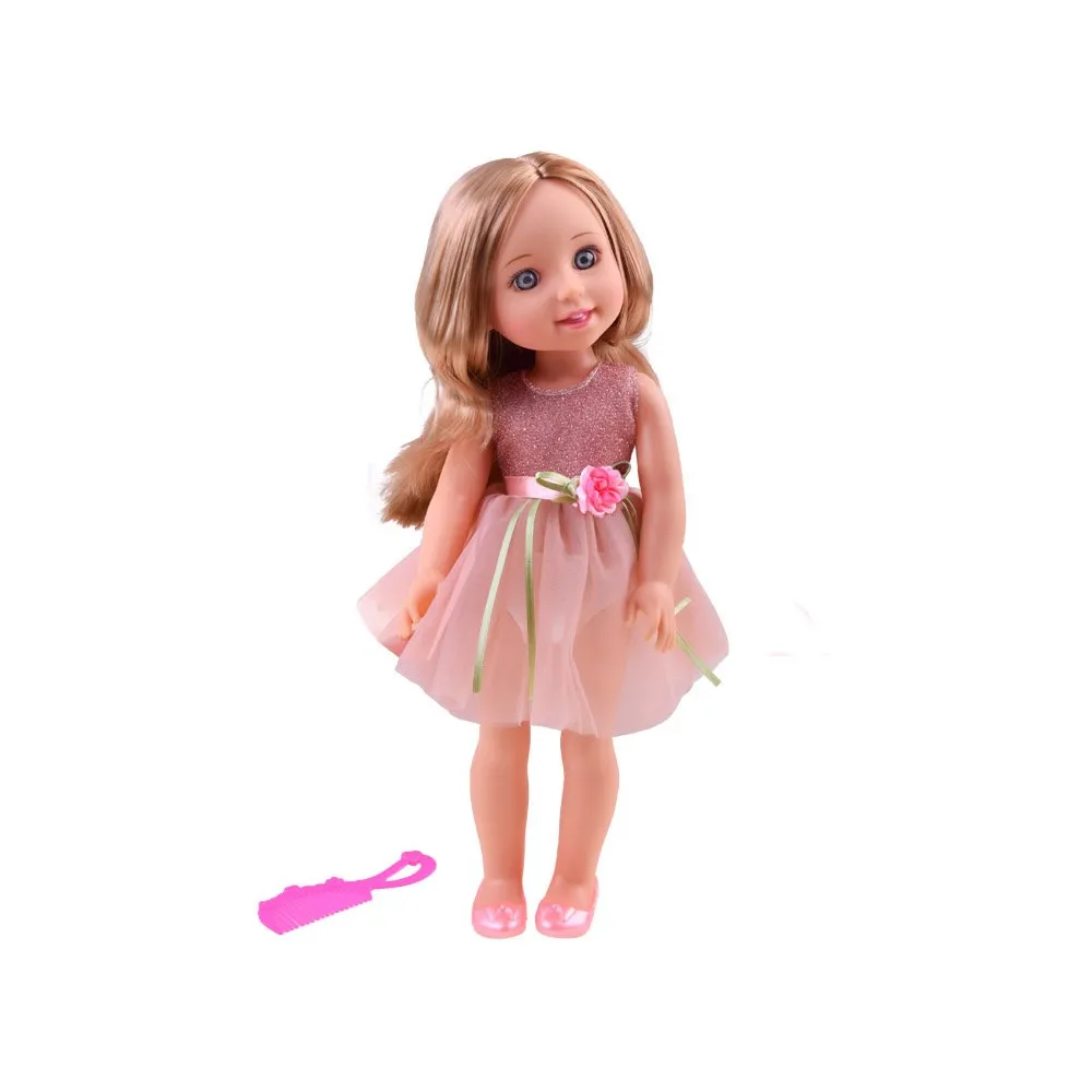 Zbliżenie na długie, blond włosy lalki do czesania