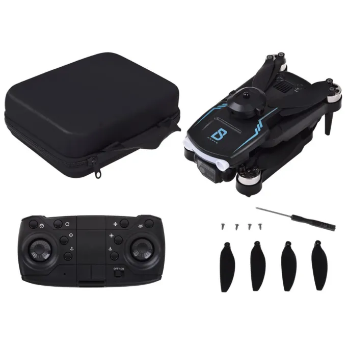 Zbliżenie na cztery śmigła składanej konstrukcji drona RC0657