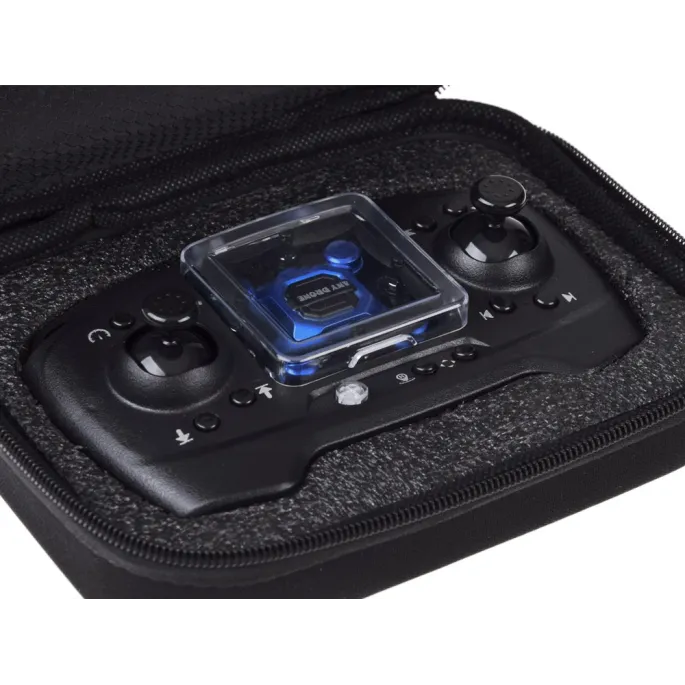 zbliżenie na pilot do zdalnego sterowania dronem rc0656