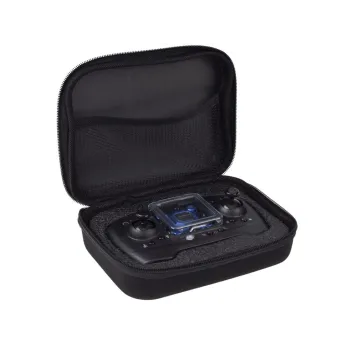 widok drona rc0656 podczas lotu z diodami led świecącymi z przodu