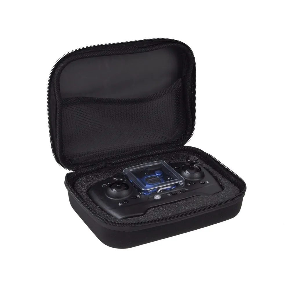 widok drona rc0656 podczas lotu z diodami led świecącymi z przodu