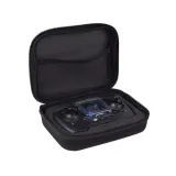 widok drona rc0656 podczas lotu z diodami led świecącymi z przodu