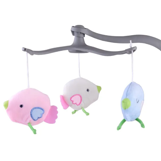 trzy zawieszone pluszowe maskotki nad siedziskiem