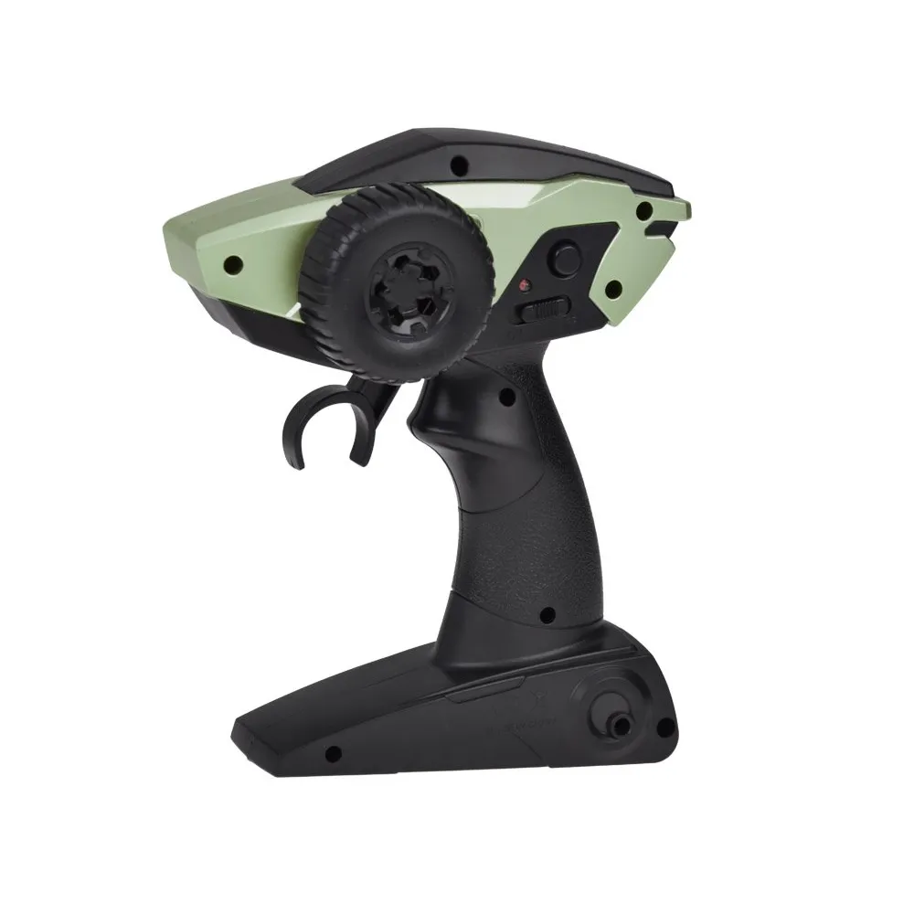 dynamiczny model Lamborghini Sián rc podczas jazdy na zewnątrz po asfalcie