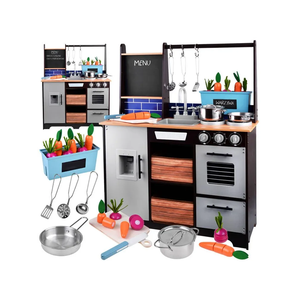 drewniana kuchnia loftowa dla dzieci z akcesoriami na tle ceglanej ściany
