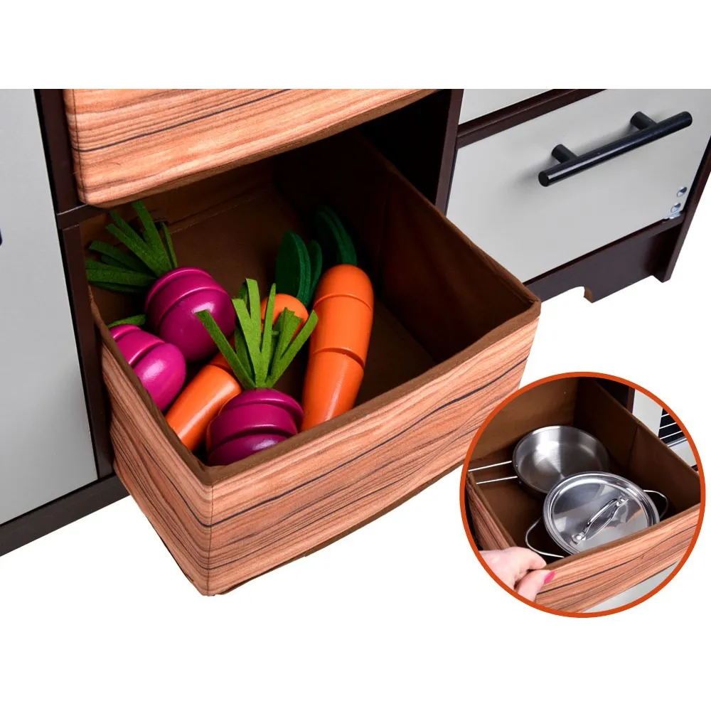 otwierane drzwiczki i szafki kuchenne w zestawie dziecięcym