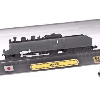 Prezentacja kolekcjonerskiej lokomotywy w przezroczystym opakowaniu