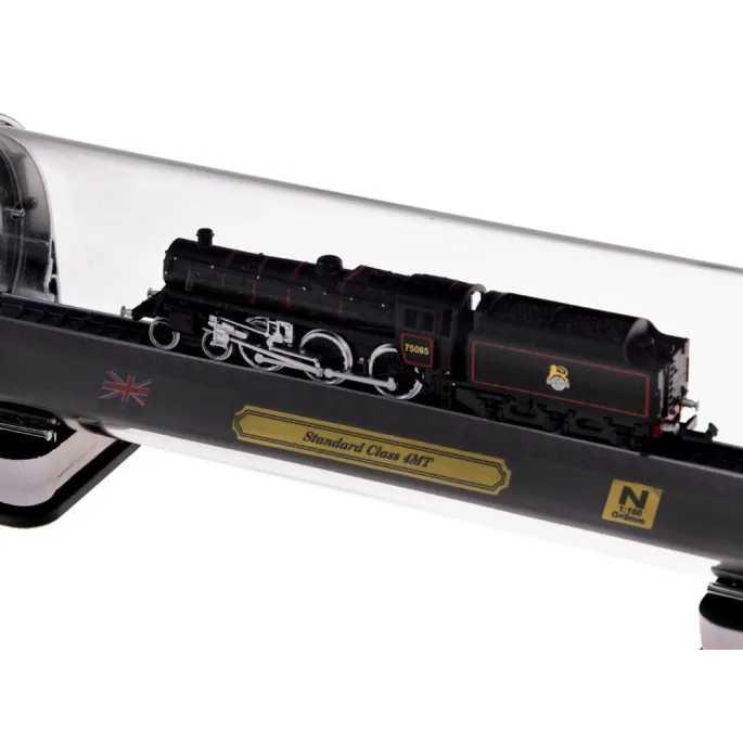 Widok srebrnych ramek tuby eksponującej model kolejowy