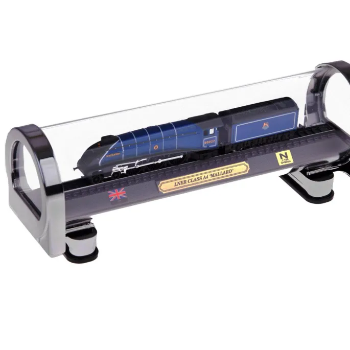 Elementy podstawki z flagą kraju i oznaczeniem skali