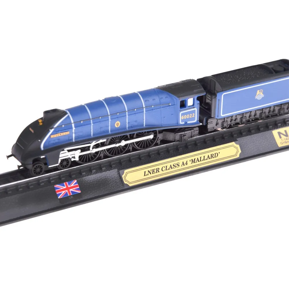 Prezentacja lokomotywy jako eksponatu na półce