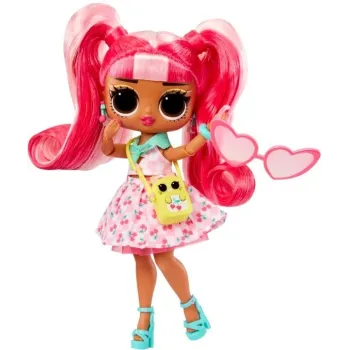 Lalka LOL Surprise Tweens Cherry B.B. w charakterystycznym stroju i fryzurze