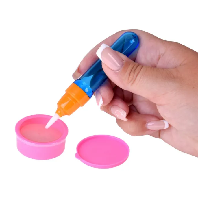 zestaw pieczątek o różnych kształtach z zestawu do malowania wodą