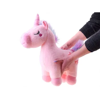 dekoracyjne serduszko na policzku miękkiego jednorożca