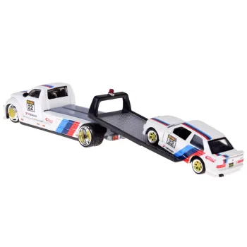 Miniaturowy zestaw Maisto na ekspozycji z widoczną białą kolorystyką